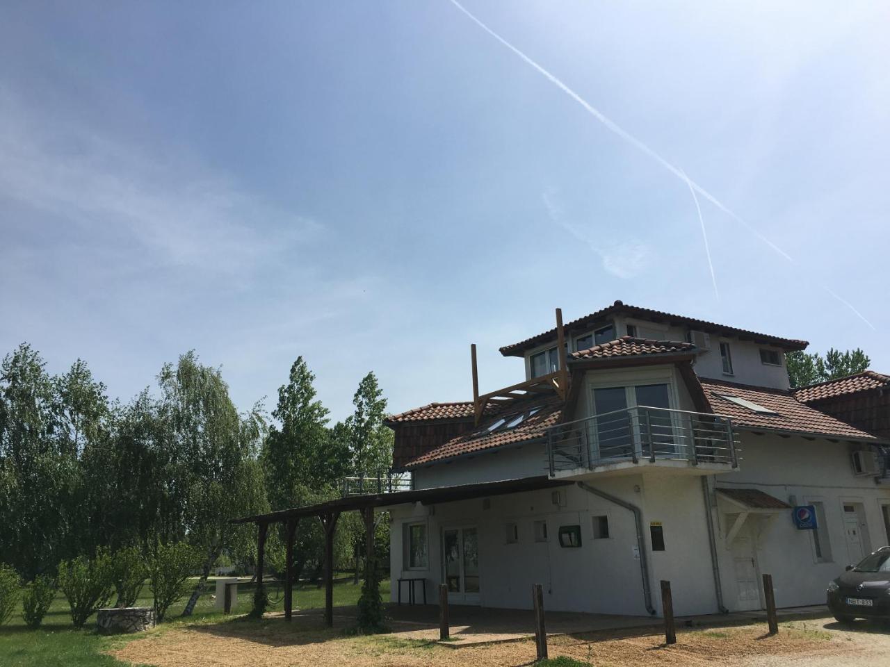 Beach Resident Balatonszárszó Eksteriør billede